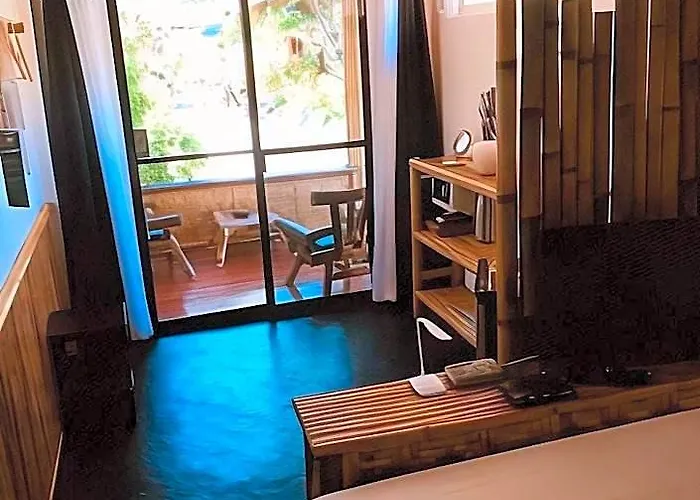Hotell Everyday Sunday Cafe Santa Fe (Cebu)